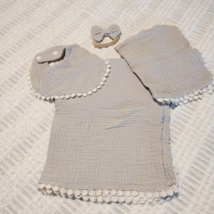 Gray Muslin Blanket, Burp Cloth, Bib and Bow Set - White - Lace T